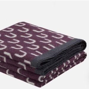 Arch Throw by Arthur Arbesser